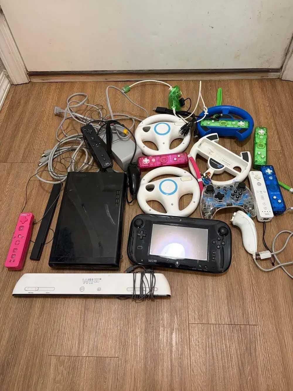 Nintendo Wii U 32GB Black Console Bundle with GamePad, Wii Sensor Bar